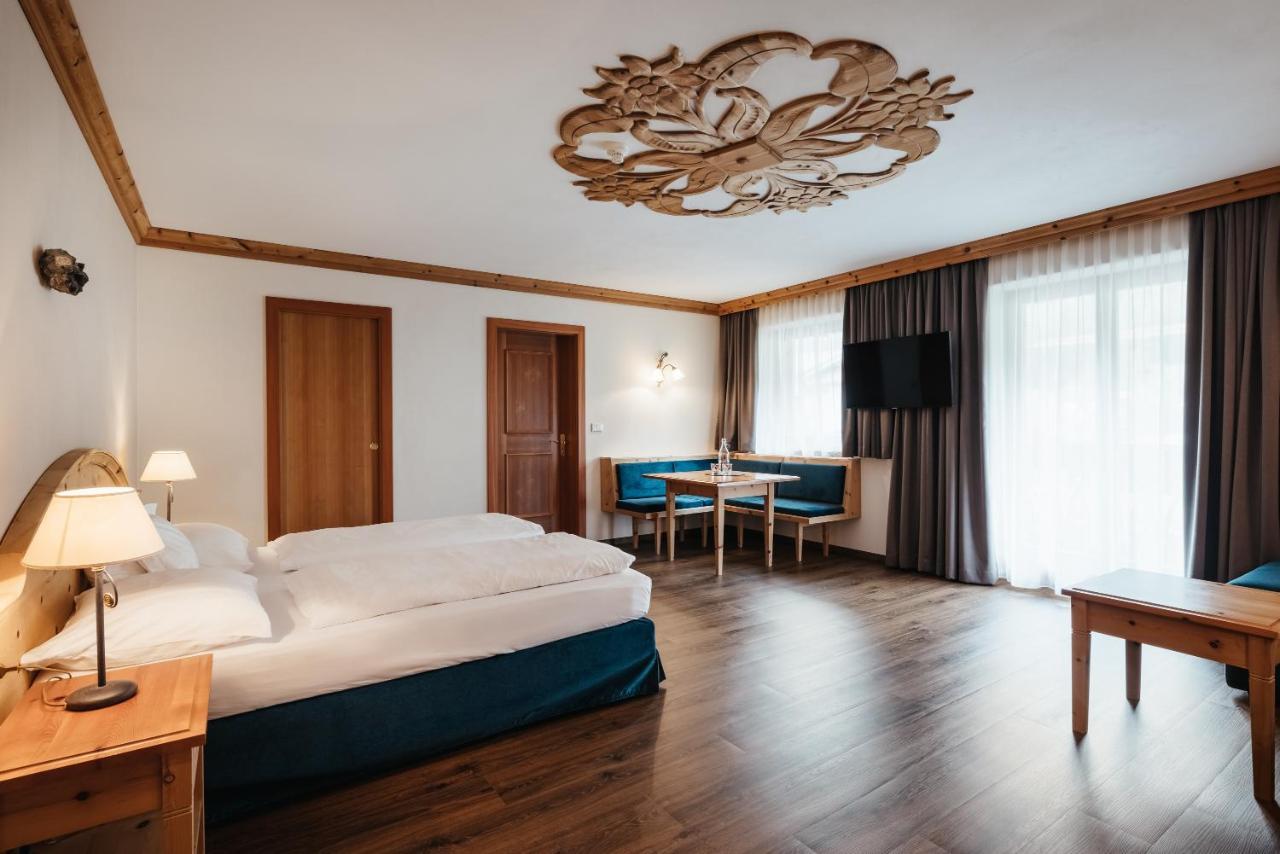 Kristallhotel Corona-Krone Сан-Віджиліо-ді-Мареббе Екстер'єр фото