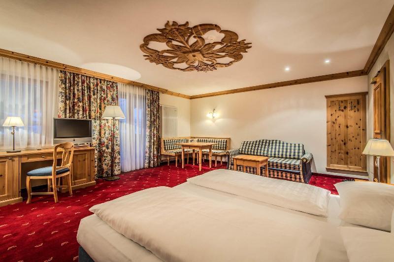 Kristallhotel Corona-Krone Сан-Віджиліо-ді-Мареббе Екстер'єр фото