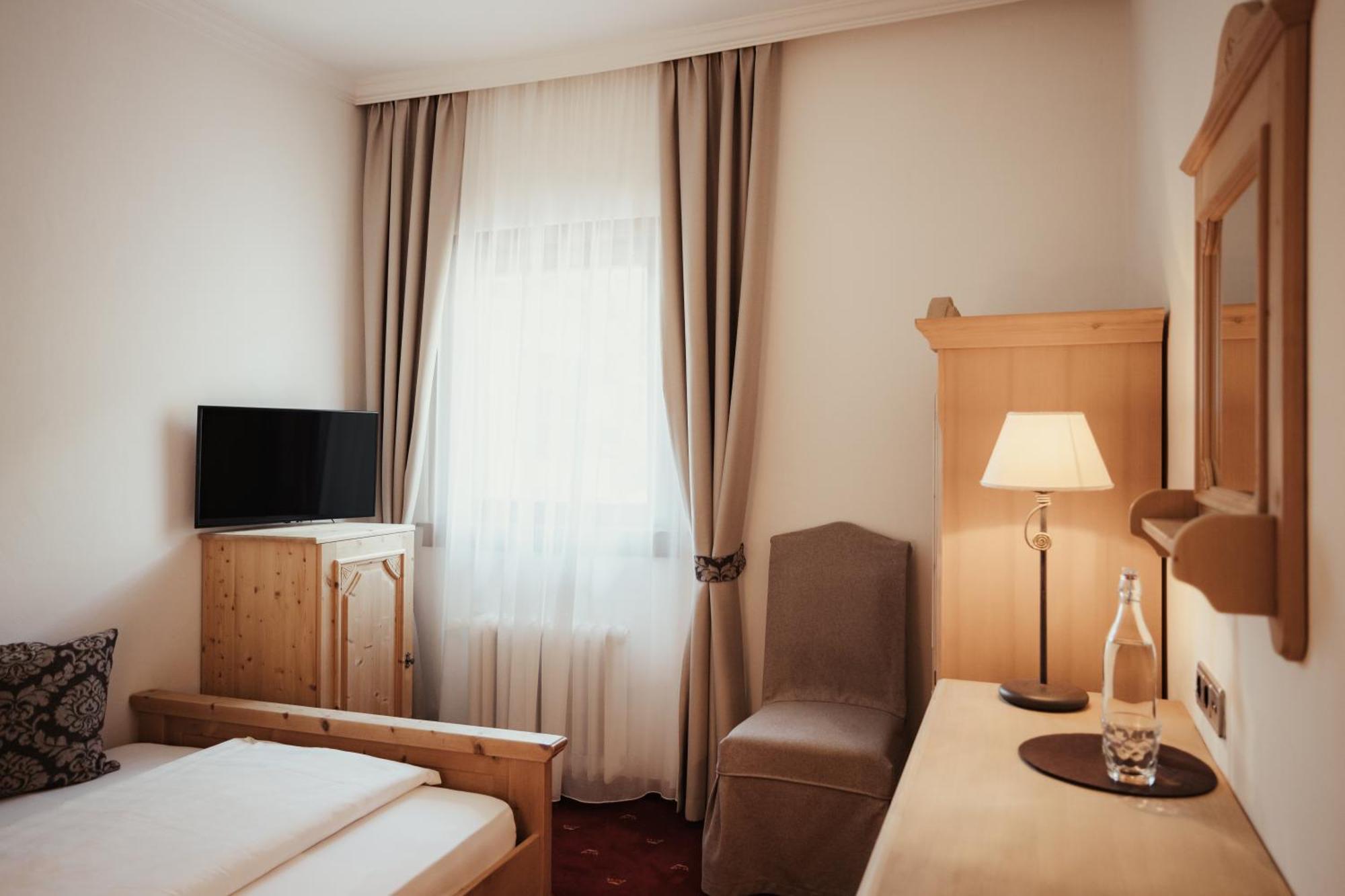 Kristallhotel Corona-Krone Сан-Віджиліо-ді-Мареббе Екстер'єр фото