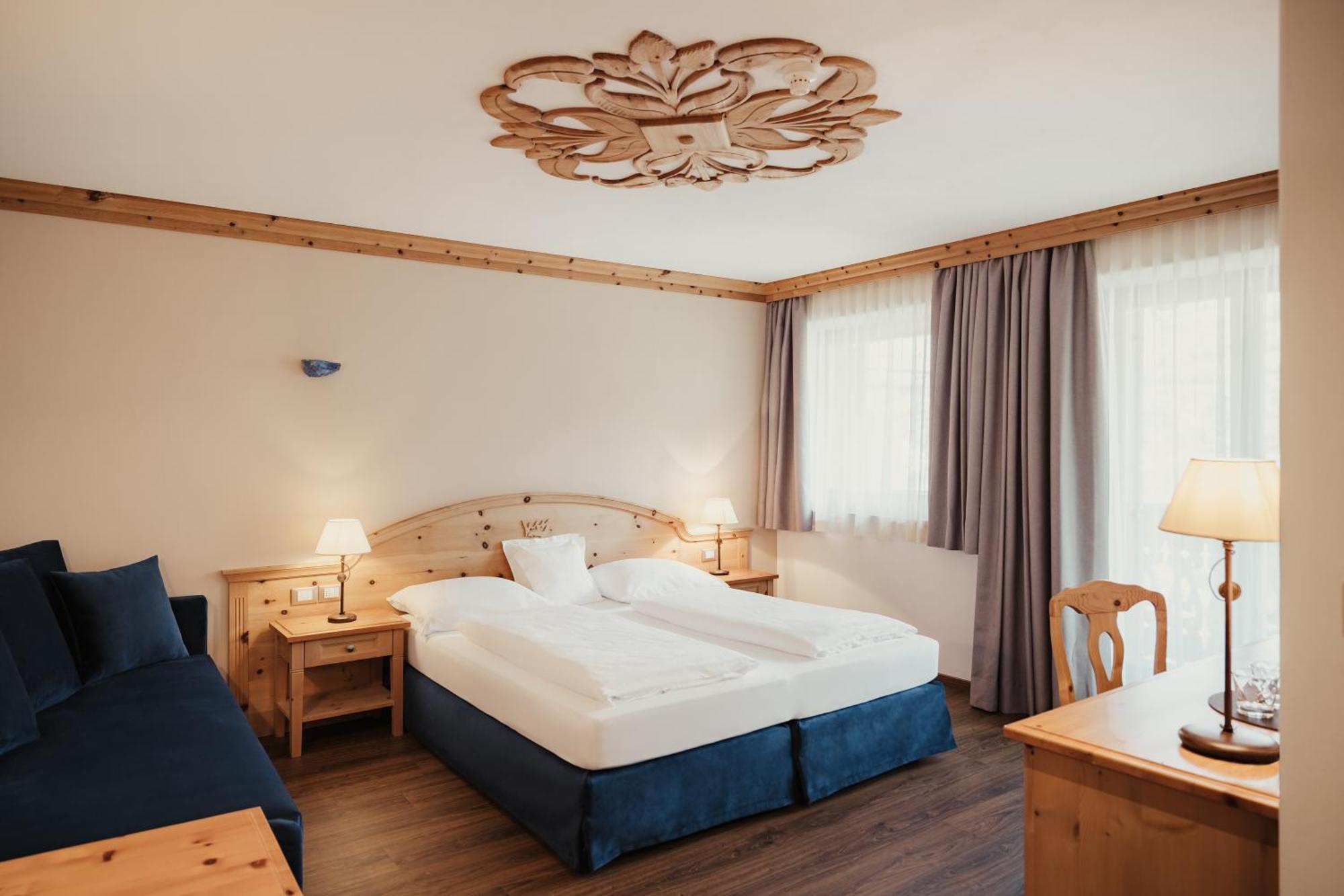Kristallhotel Corona-Krone Сан-Віджиліо-ді-Мареббе Екстер'єр фото